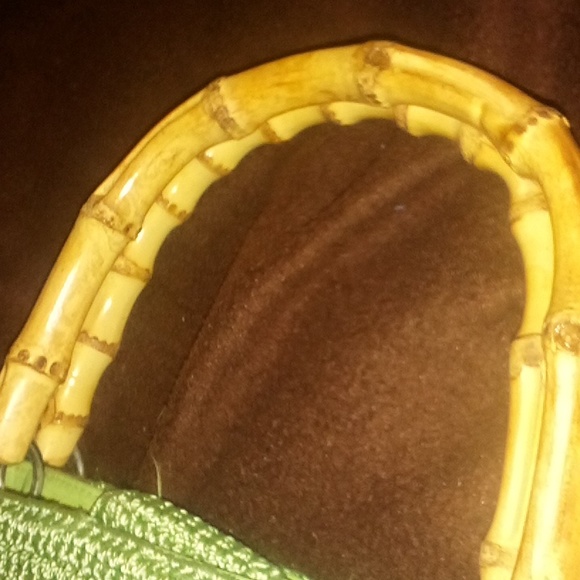 Vintage crocheted purse w/rattan handles (straps) - Picture 2 of 8